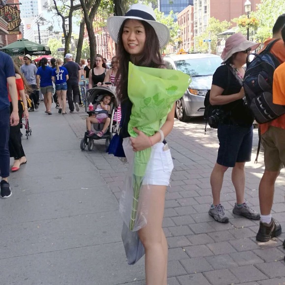 Meet your Posher, Mandy - Picture 1 of 1